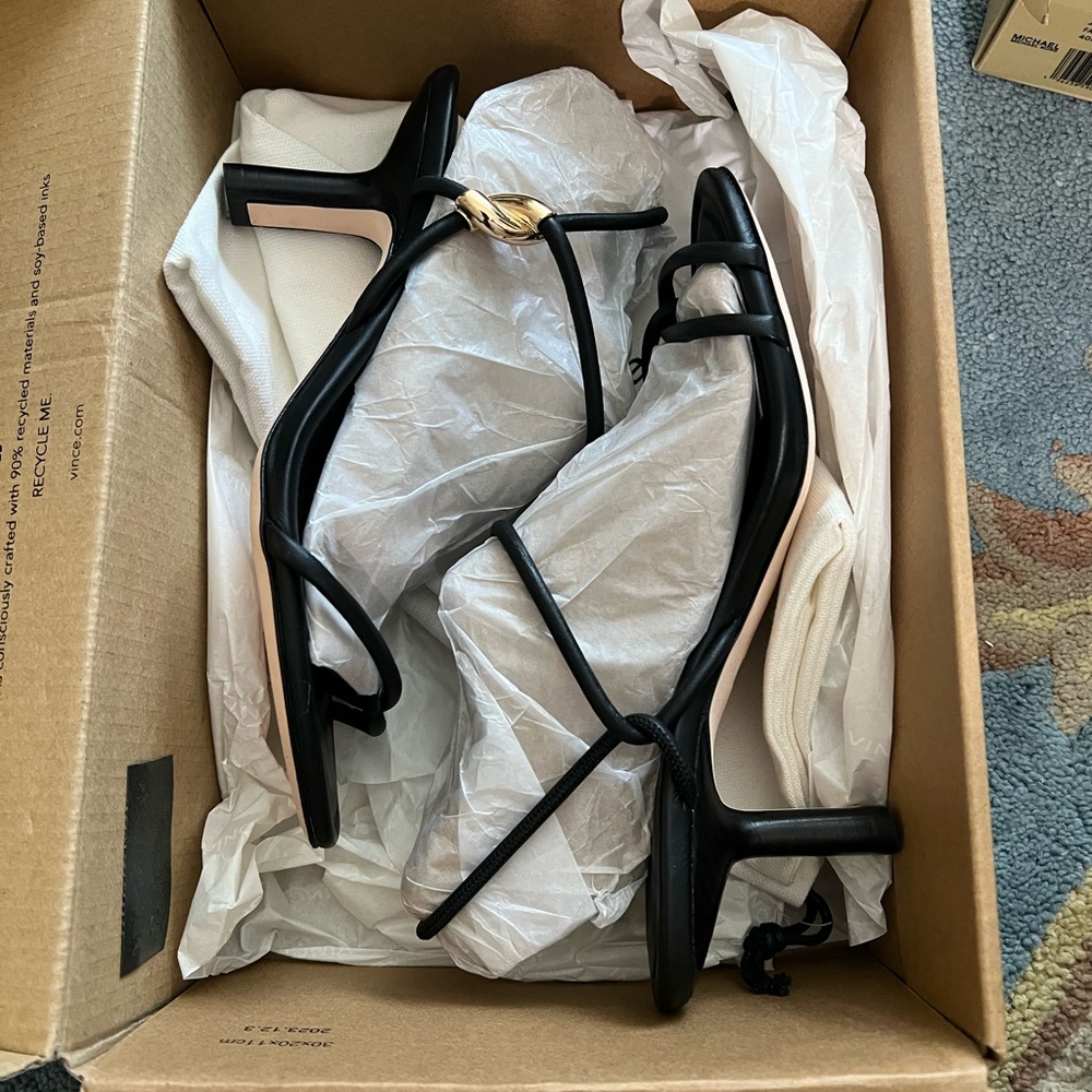 New Vince Black Leather kitten heels - Picture 3 of 7